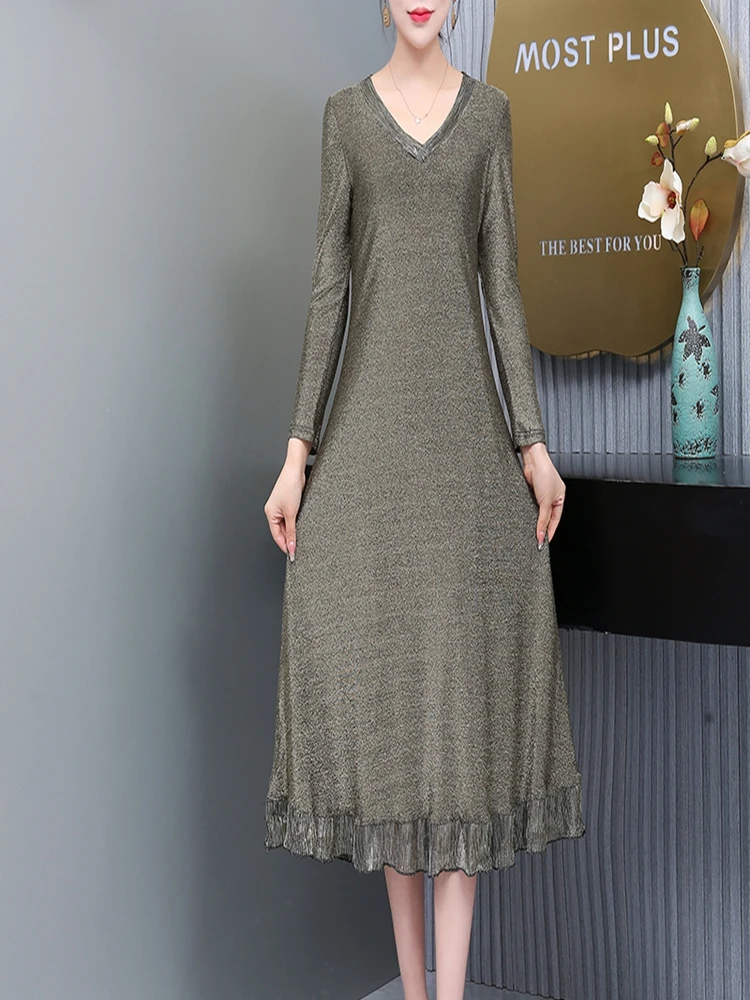 

2022 spring and summer Korean version new women's V-neck gold silk stitching long-sleeved dress women's mulberry silk dress