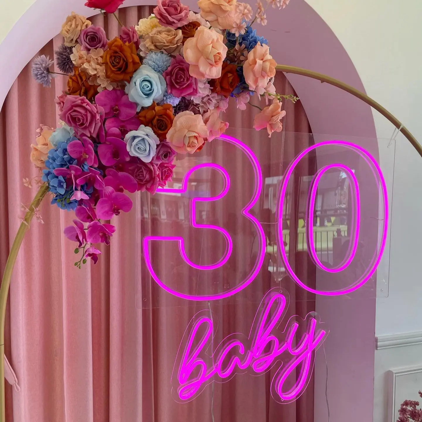 Рисунок 2 - Индивидуальная неоновая вывеска