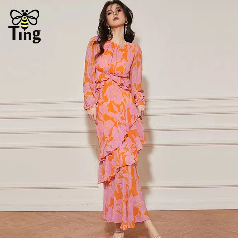 Женское дизайнерское платье с цветочным принтом круглым вырезом и оборками на