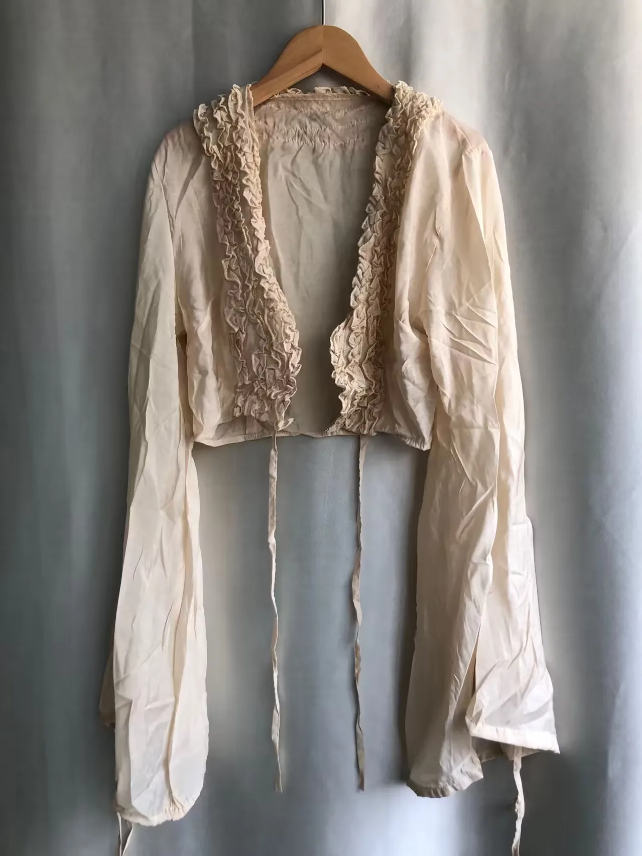 Женский тонкий кардиган с V-образным вырезом длинным рукавом и рюшами