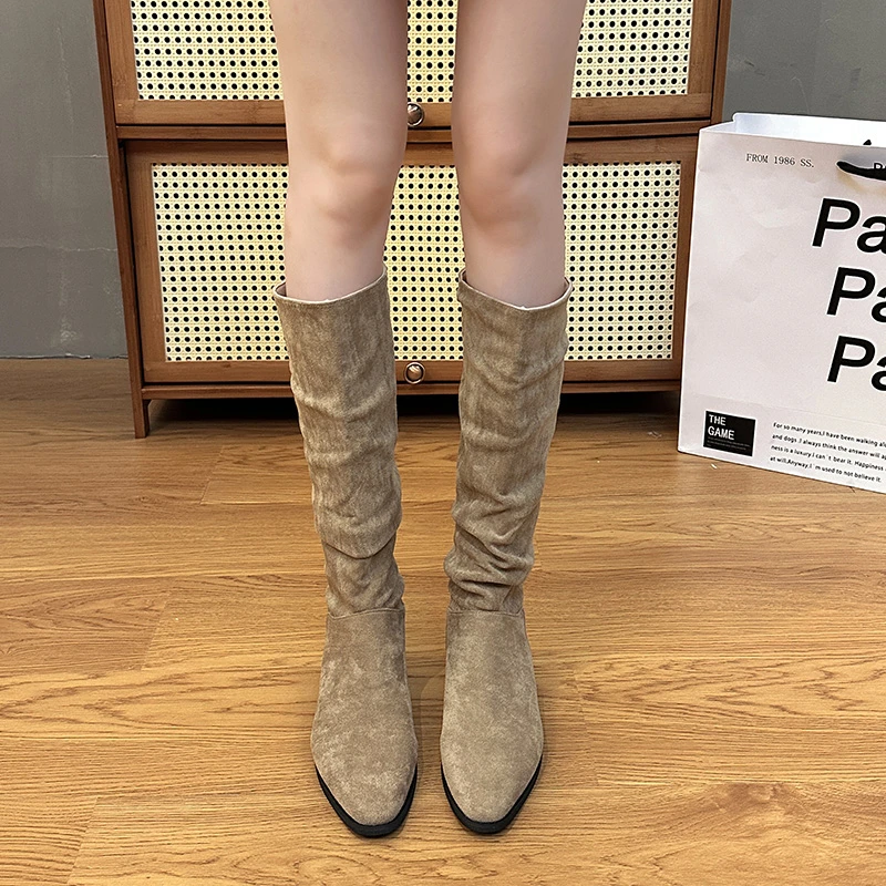 Женские ковбойские сапоги с острым носком замшевые кожаные до колена на