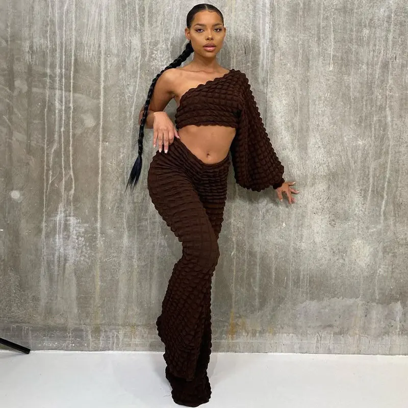 

Женский комплект из двух предметов, укороченный топ на одно плечо с длинными рукавами и расклешенные брюки, модная облегающая уличная одежд...