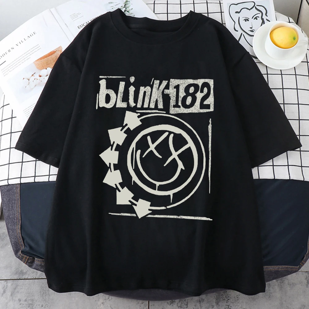 

Мужские футболки в стиле панк-группы Blink-182 с рисунком рок-музыки, гранж манга/комикс, высококачественные футболки из 100% хлопка, красивые небольшие стрелки