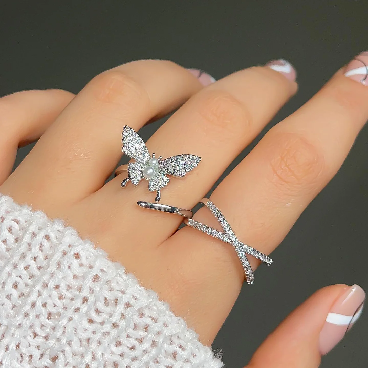 

Cubic Zirconia Butterfly Ring Sparkling Crystal Bow-Knot Knuckle Pearls Ring Wedding Jewelry Opening Ring For Women And Girls