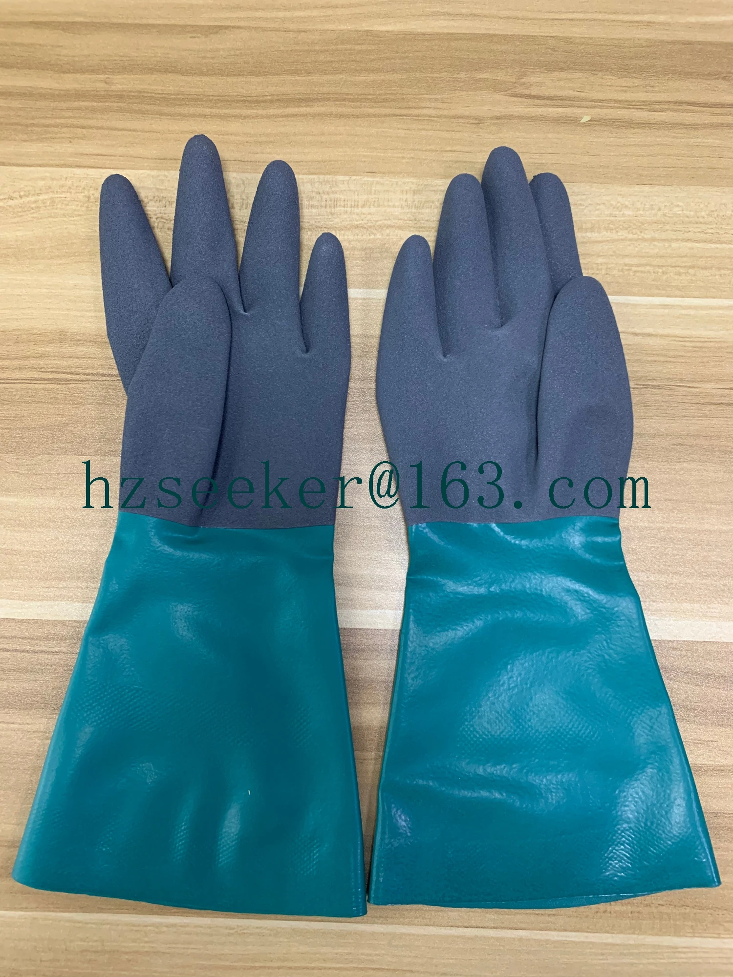Фото Ansell AlphaTec ®   58-435 (1 пара) Прочные перчатки с высокой степенью маневренности, обеспечивающие превосходное сцепление при работе с мокрыми или маслянистыми поверхностями. №2