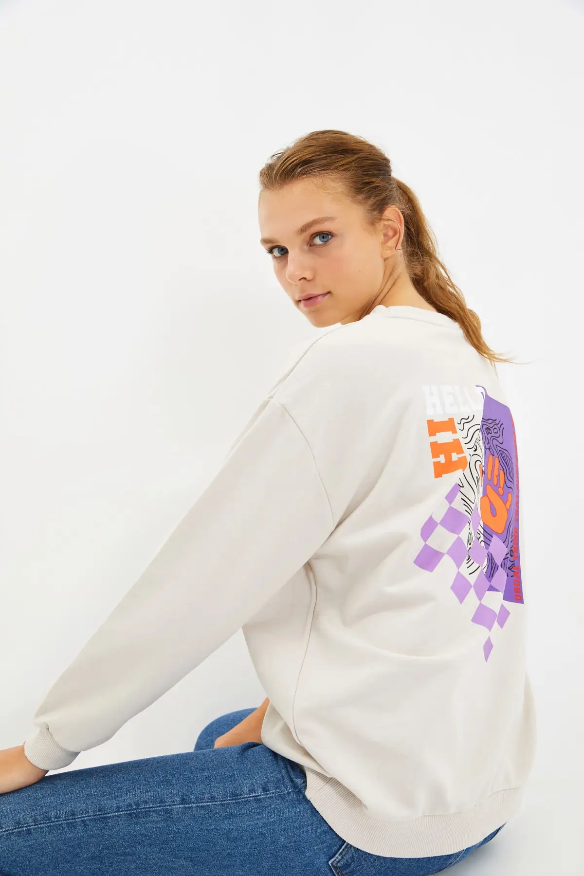 

Trendyol Backpack Printed Oversize Knitted Sweatshirt TWOAW22SW0917