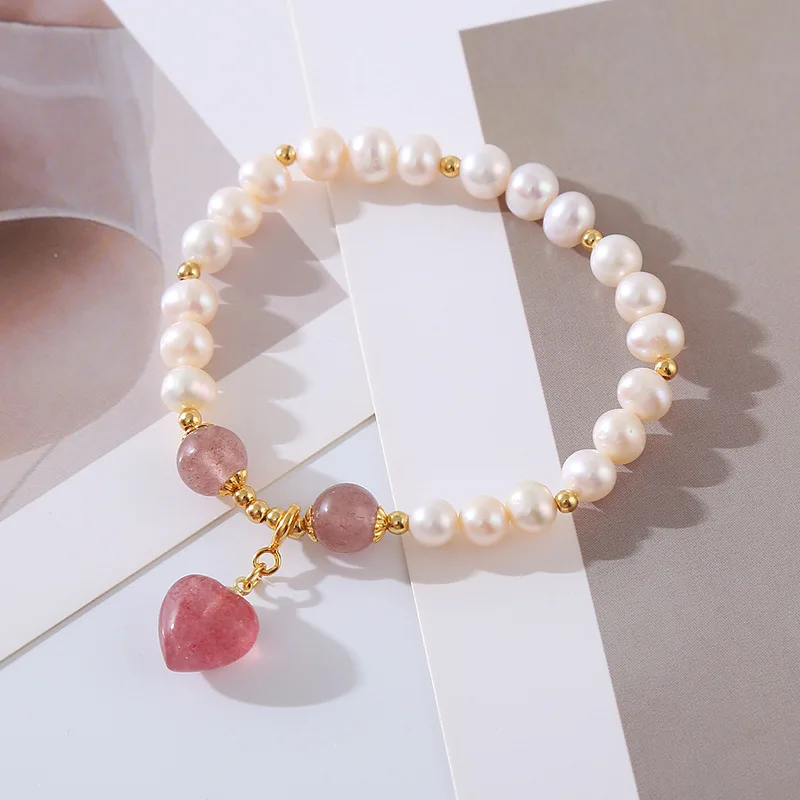 Женский браслет с клубничным кварцем и натуральным пресноводным жемчугом