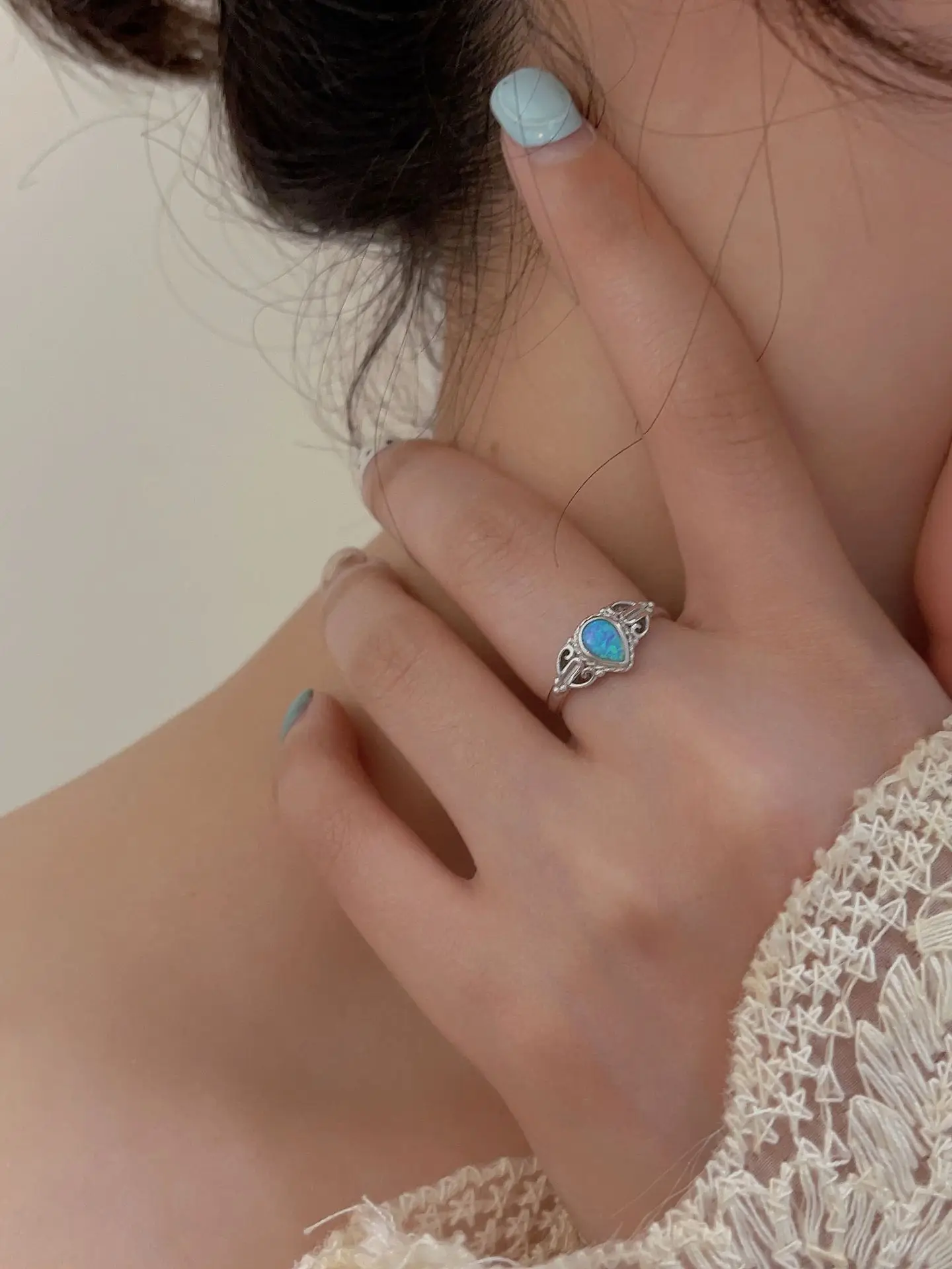 

2023 European and American Hot Korean Edition Natural Australian Treasure Water Drop Design Ring Fashion Versatile