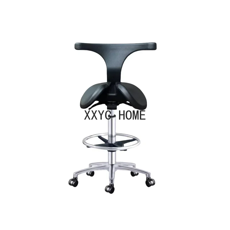 Задний столбик с эргономичным многоуровневым регулировщиком