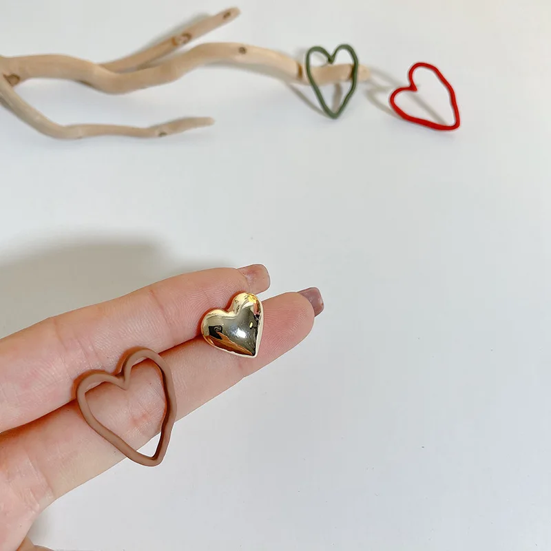 

S925 silver needle Japanese and Korean ladies temperament simple asymmetric hollow peach heart earrings super fairy girl hit col