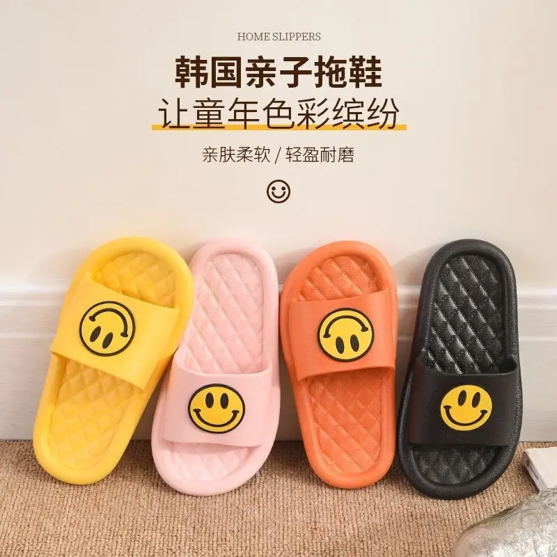 Рисунок 2 - Мужские и женские шлепанцы для родителей и детей