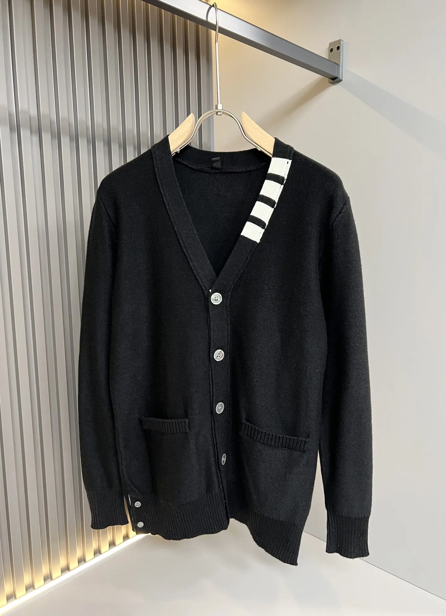 

Winter Tb Cardigan Brand V-neck Knit Sweater Fashion Button Coat High Quality Neck Striped Men And Women Pullover Coat