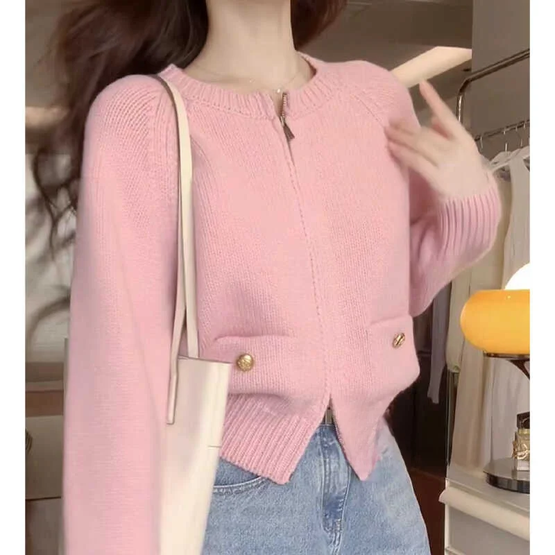 Розовый короткий вязаный кардиган с круглым вырезом новинка для ранней осени