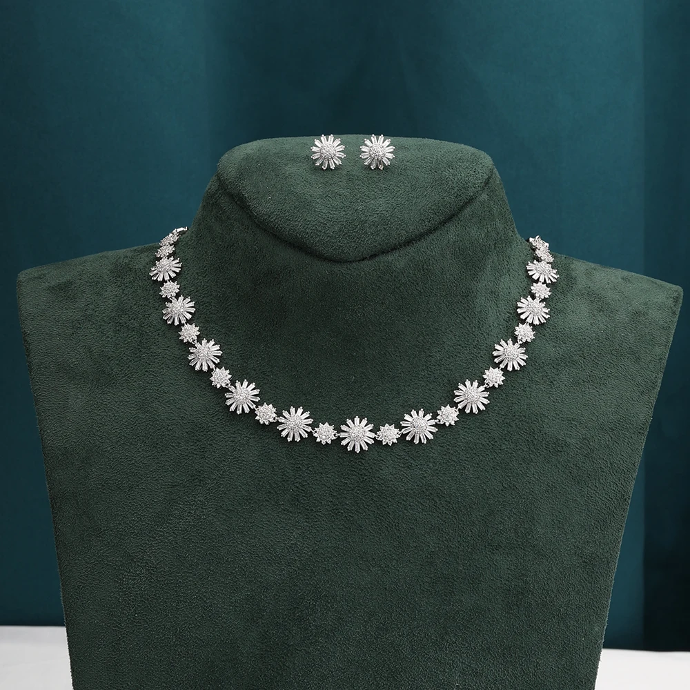 

Комплект из колье и серёг, с фианитом