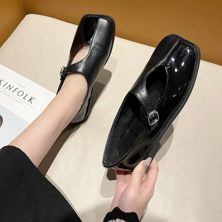 

2022 Summer Ladies Outdoor Casual Flat Shoes Colorblock Sole Heel Comfortable Fashion Ladies Flat Shoes 35-40 Buckle Strap