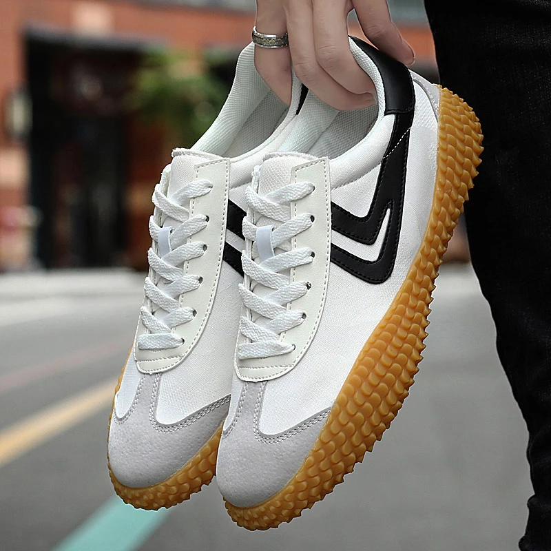 2022 Men Soft Running Shoes Light Summer Breathable Mesh Sneakers Sport Footwear Running Autumn German Training Shoes Waterproof