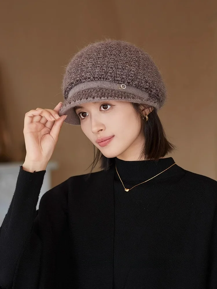 Женская зимняя шапка новинка 2024 для защиты от холода теплая мам универсальная