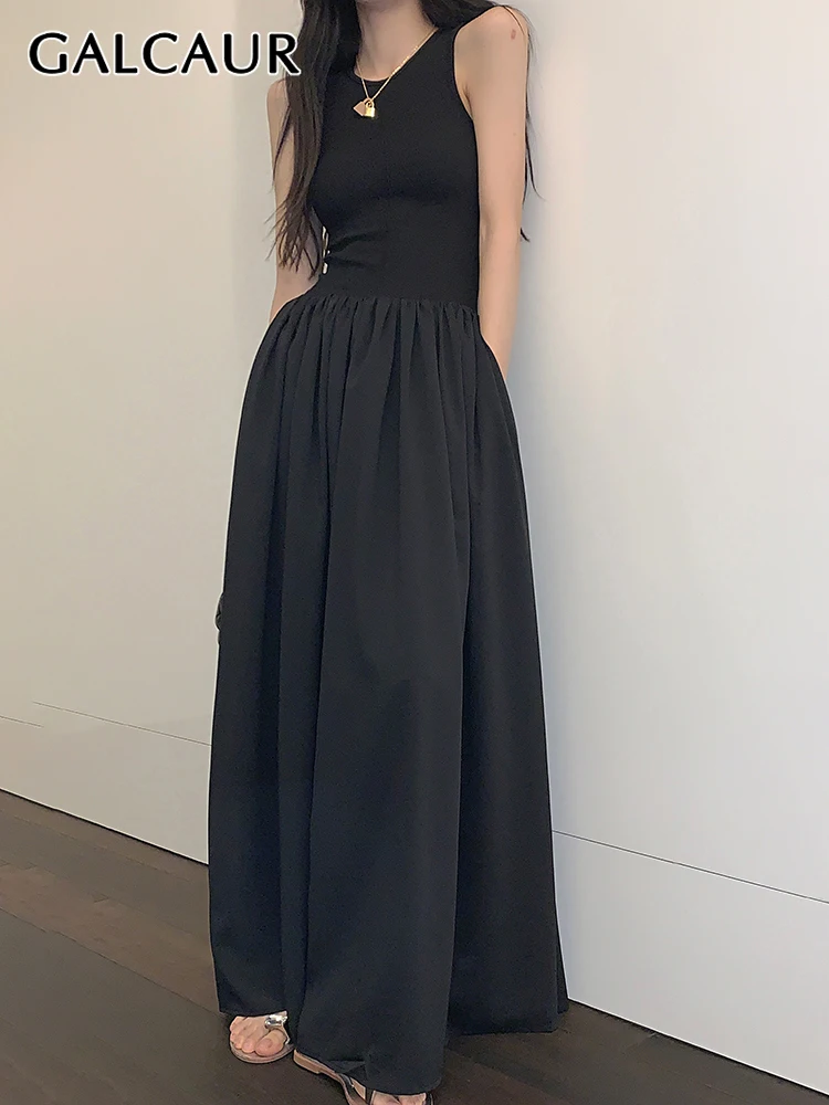 

Женское платье с круглым вырезом, открытыми плечами и высокой талией