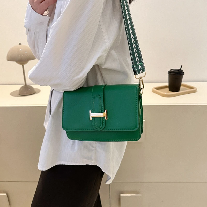 Fashion Women Shoulder Bags PU Leather Vintage Crossbody Bag Casual Wide Strap Messenger Bags Luxury Designer Metal Lock Handbag