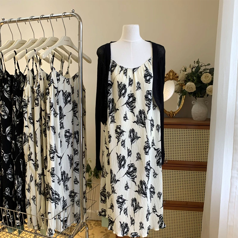 

Early Autumn Sling Floral Dress Female 2022 Retro Loose Slim Backless Mid-Length Skirt Cardigan 2 Piece Women Elegant Printed