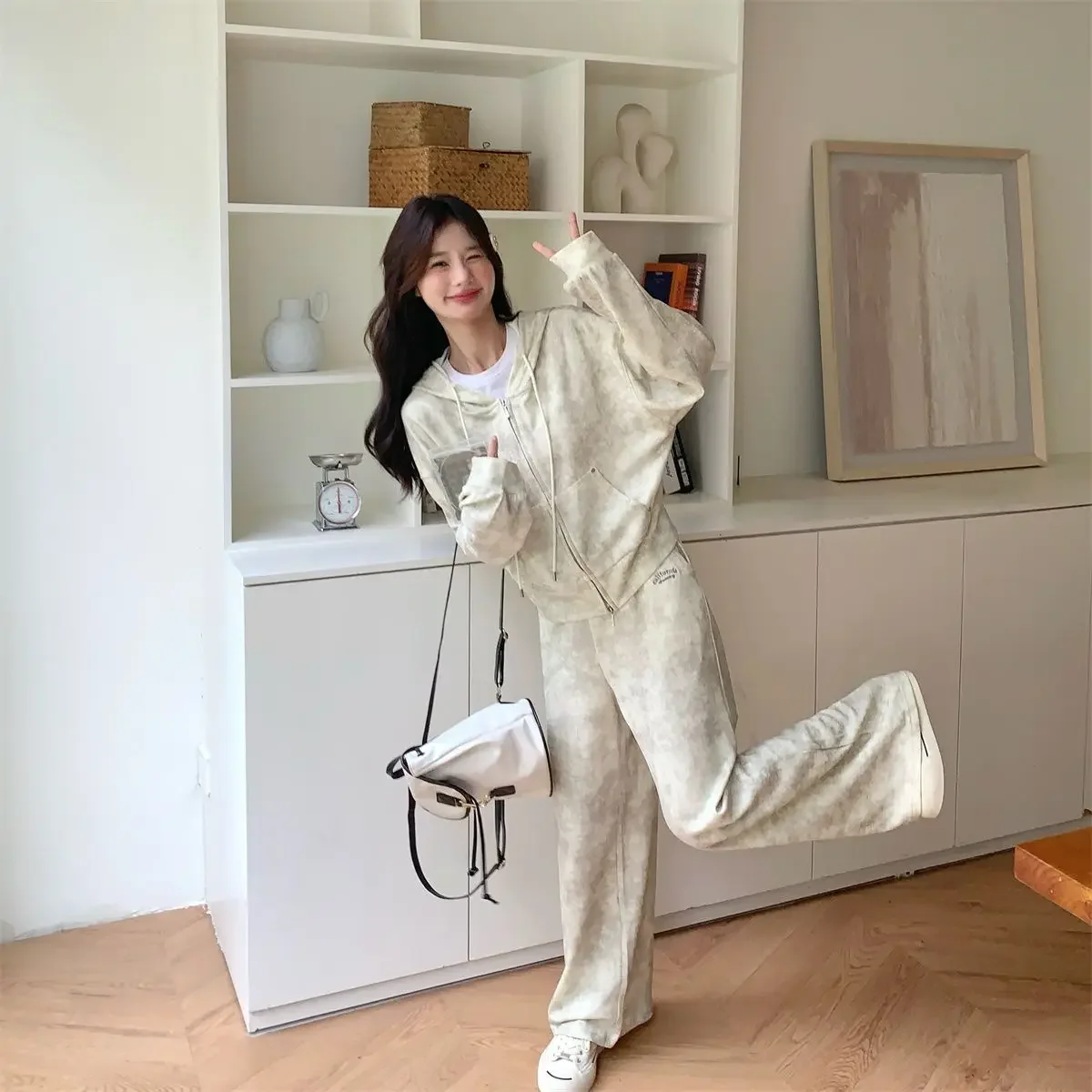 Повседневная спортивная толстовка брюки-клеш комплект из 2 предметов женский