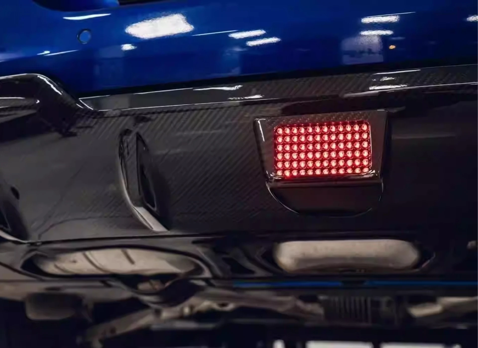 Новая стильная задняя губа из углеродного волокна с лампой для BMW M8