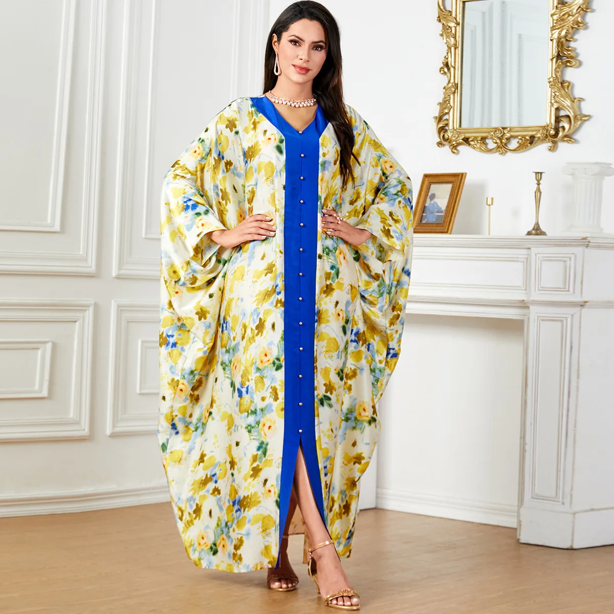 Марокканское атласное платье макси с цветочным принтом и бисером разрезом по