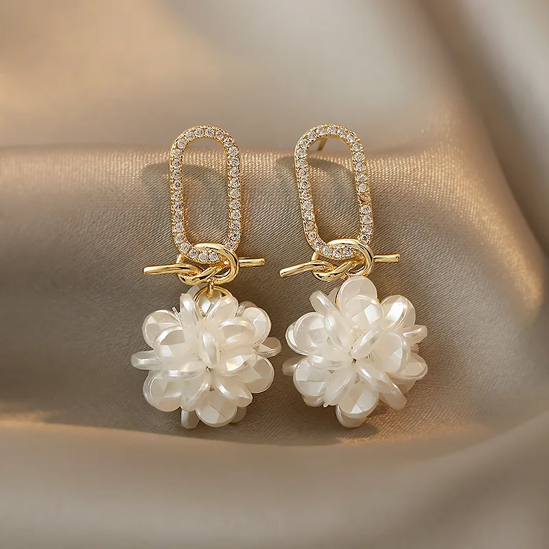 

White Petal Cluster Earrings INS Style Elliptical Diamond Studded Women's Earrings Kpop Girl Friendship Gift Y2K Style Party