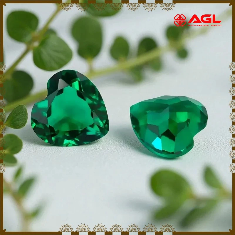 Фото Изумруд, выращенный в лаборатории, из Замбии - гидротермальный, ручной огранки, огранка в форме сердца, с включениями и трещинами, с сертификатом AGL для ювелирных изделий. №2