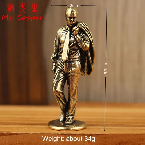 Медная статуэтка мужчины в костюме