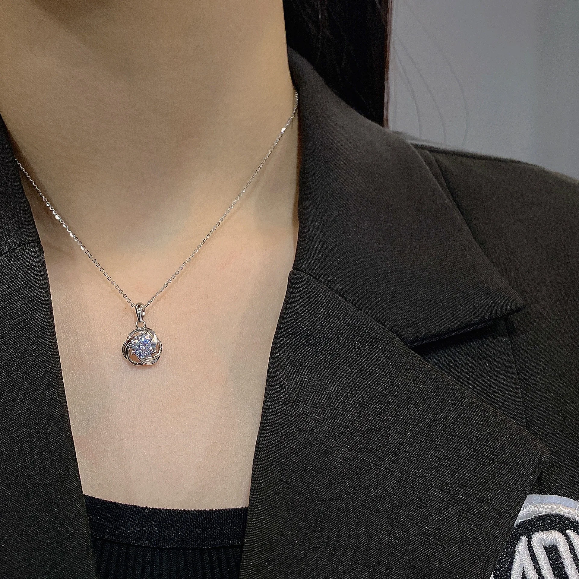 

S925 sterling silver zircon necklace ins niche design high-grade luxury white zirconium pendant clavicle chain