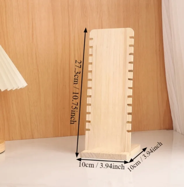 

Деревянная подставка для украшений из орехового дерева