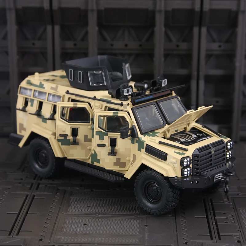 Фото Модель внедорожника 1:24 Swordtooth Tiger Explosion Proof Car Camouflage Alloy с имитацией звука и света. №2