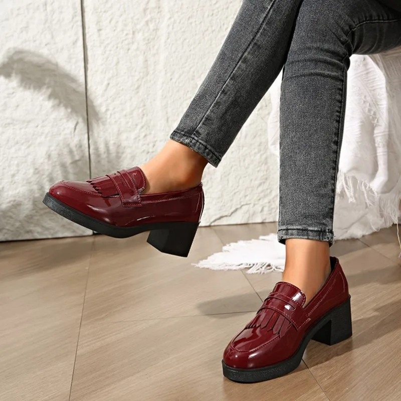 Женские лоферы из лакированной кожи 2024 модные туфли-лодочки на среднем каблуке с