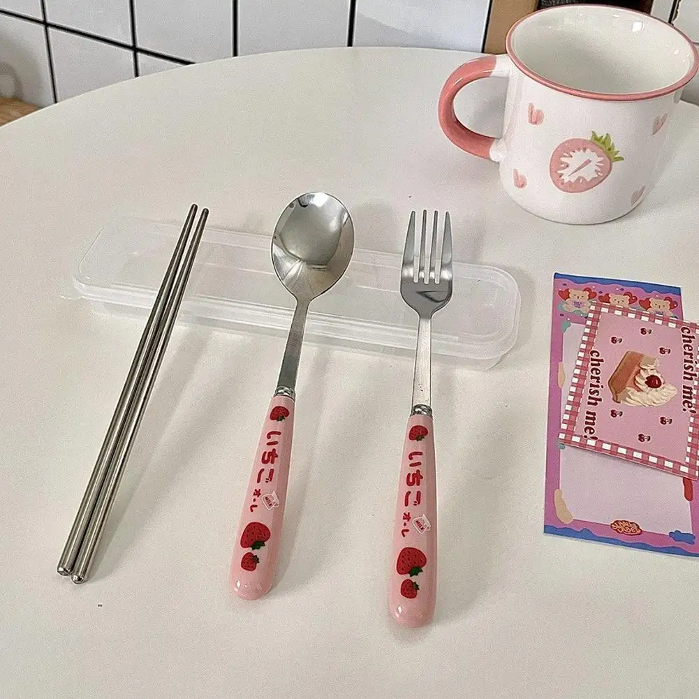

Cute Strawberry Spoon Fork Chopsticks Three-piece Portable Stainless Spoon Fork Appearance Level Chops Steel Cutlery High T H6C7