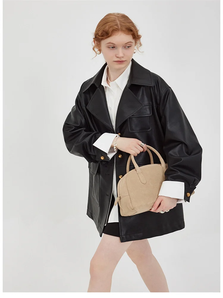 Рисунок 2 - Женская кожаная куртка с отложным воротником MOLAN