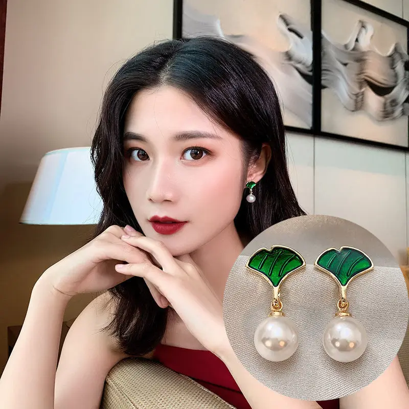 

Korean Style Green Gingko biloba leaves Zircon Stud Earring For Women Pearl Round Geometric Earrings Girl Party Statement Jewelr