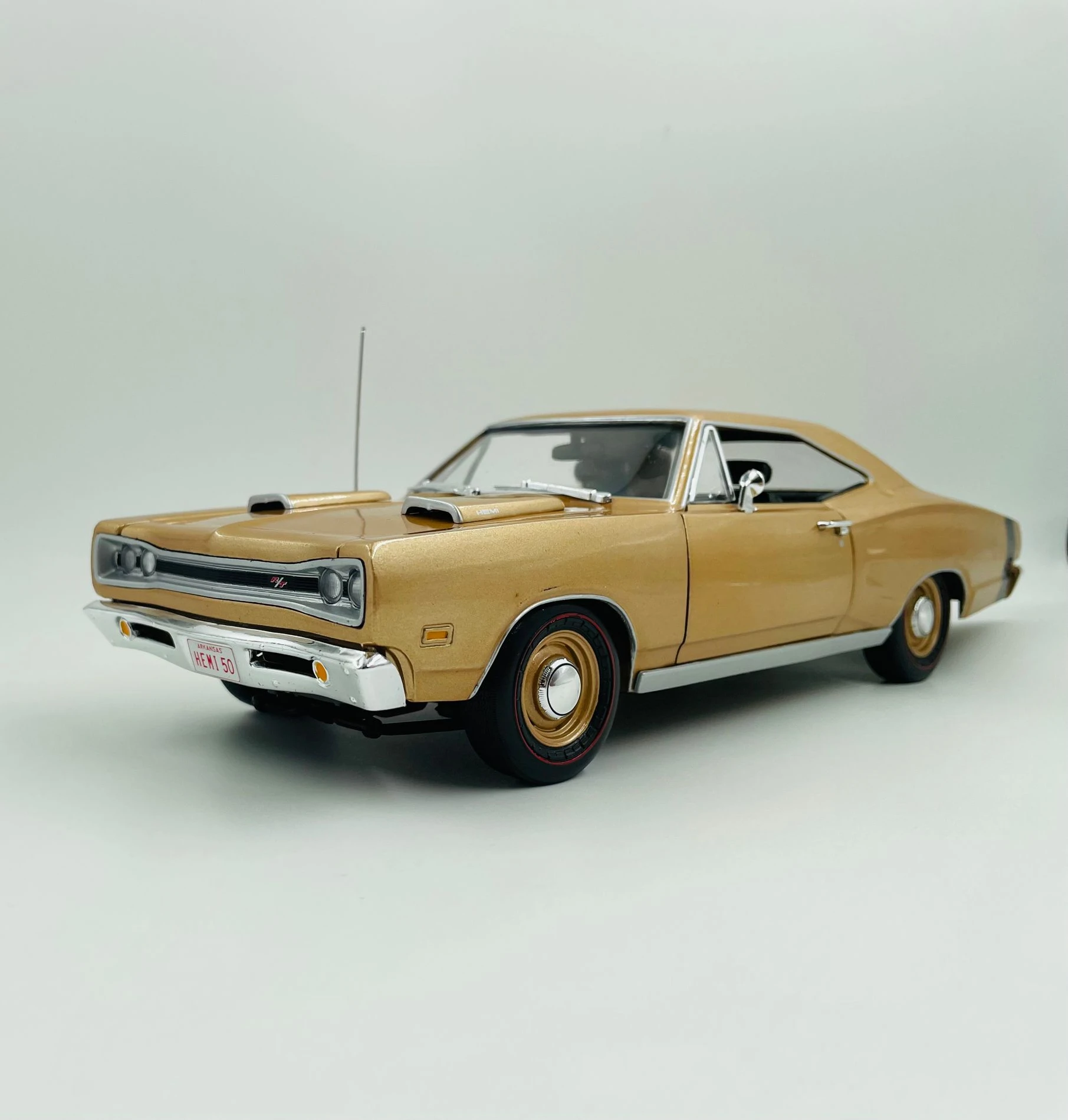 

AW 1:18 Dodge Coronet R/T 1969 Alloy Fully Open Limited Edition Metal Static Car Model Toy Gift