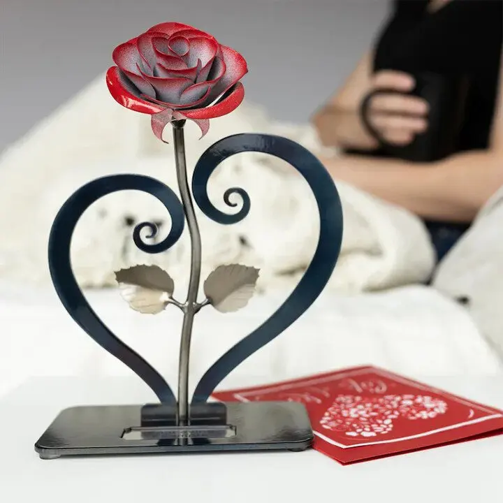 

Iron Red Metal Rose With Heart-shaped Support Valentine's Day Decor Gift
