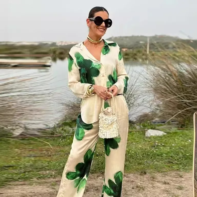 Женский брючный костюм с принтом зеленая синяя рубашка длинным рукавом и