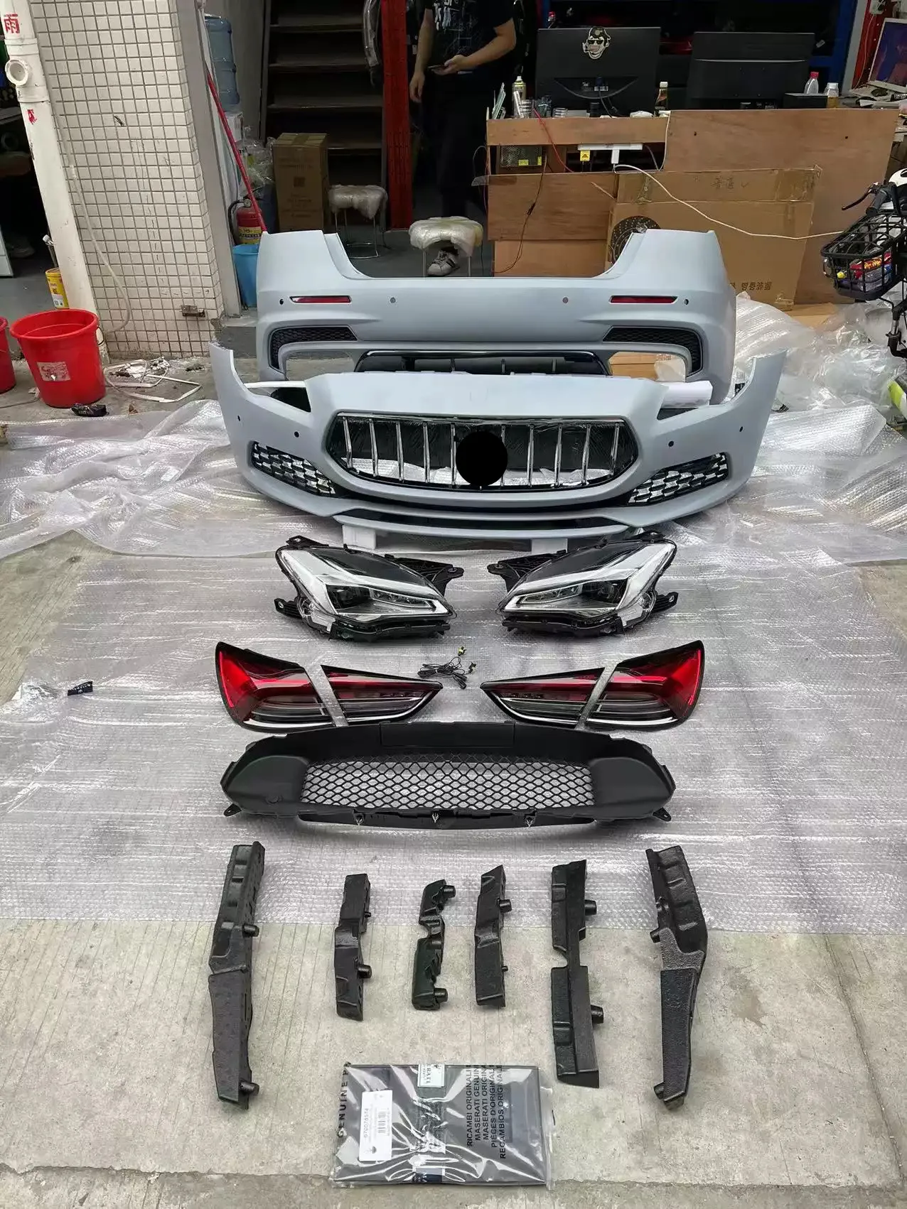 Комплект переднего и заднего бампера для автомобиля