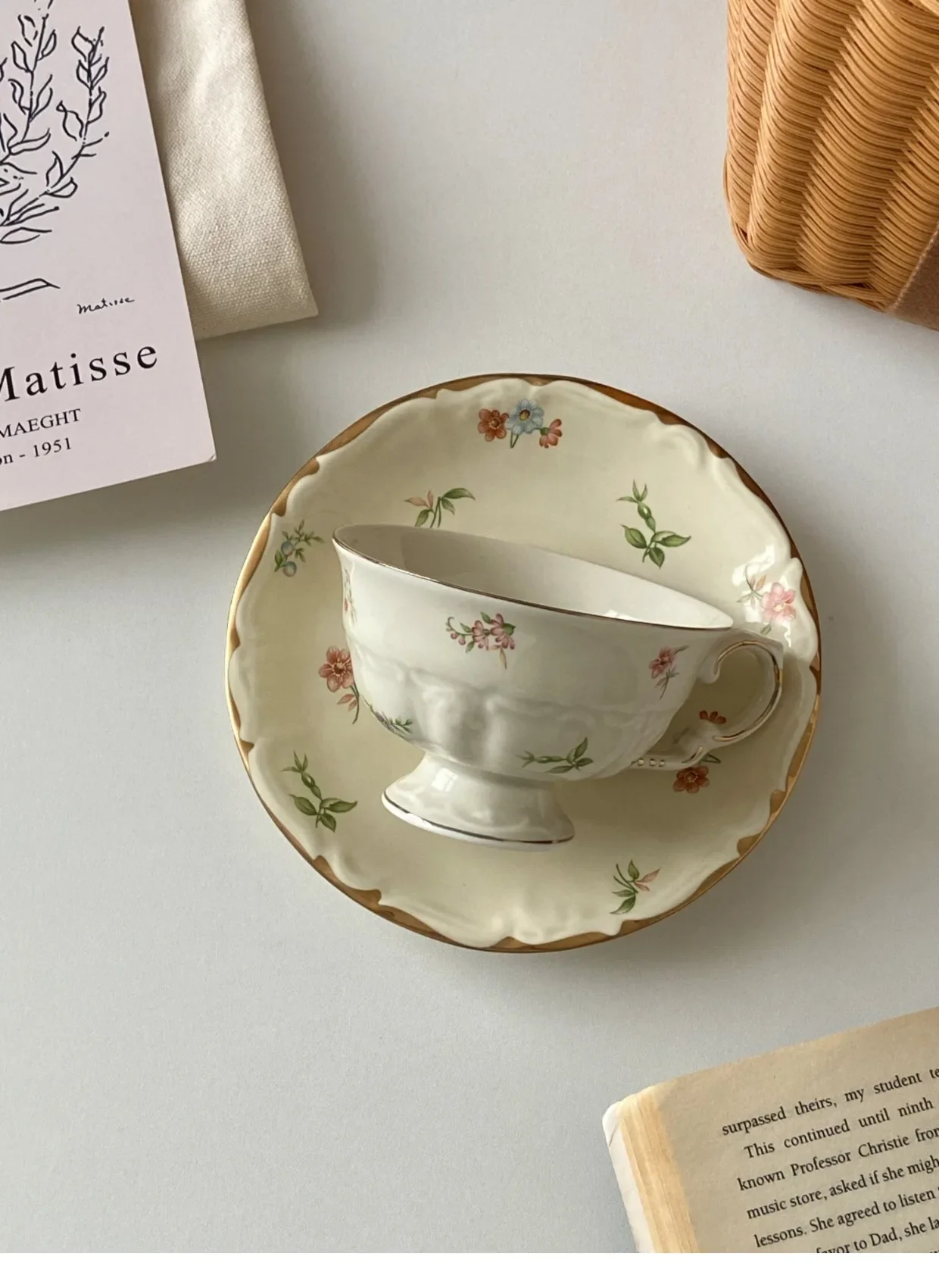 

Керамическая кружка с цветочным принтом