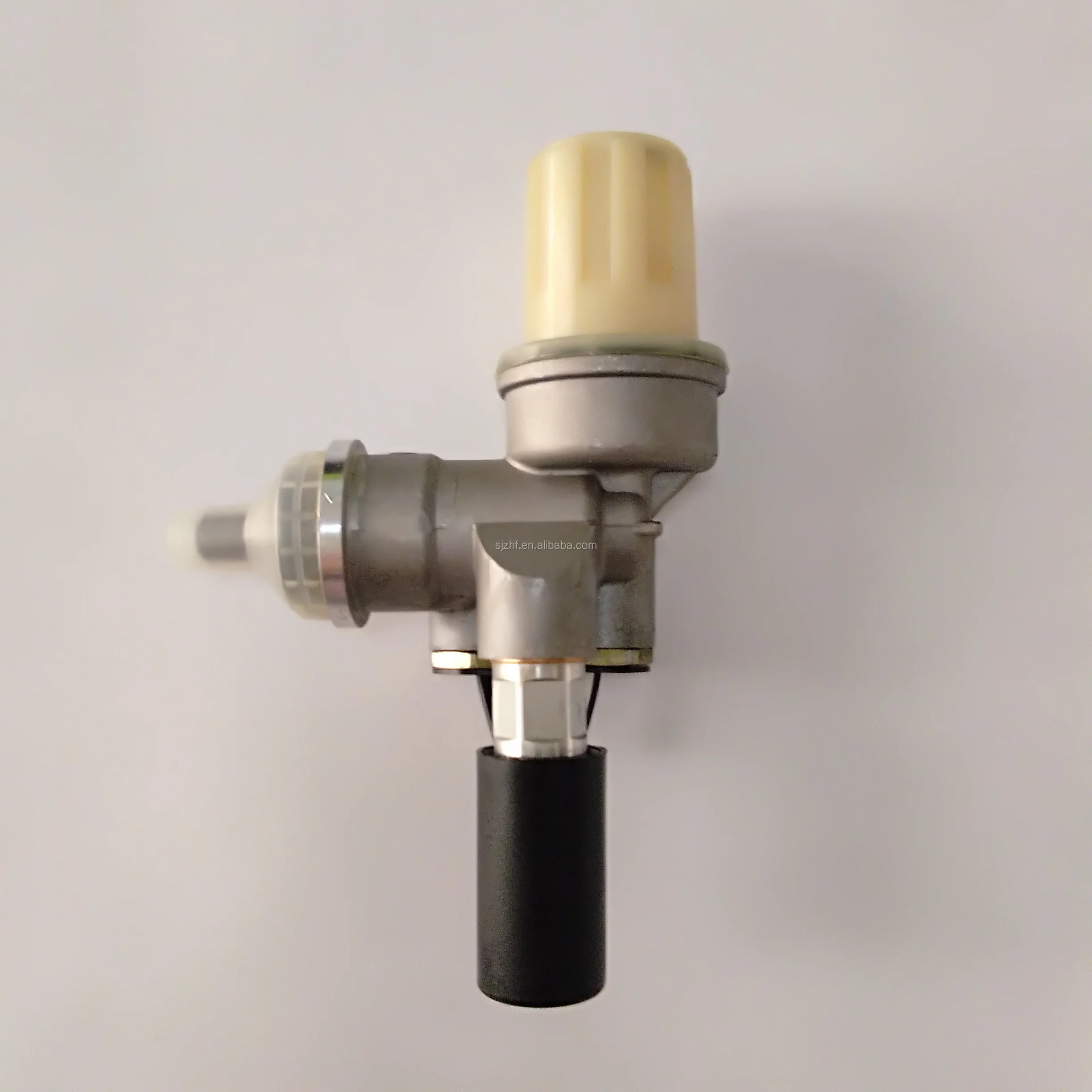 

High quality original BF4L914 fuel transfer pump 04233878