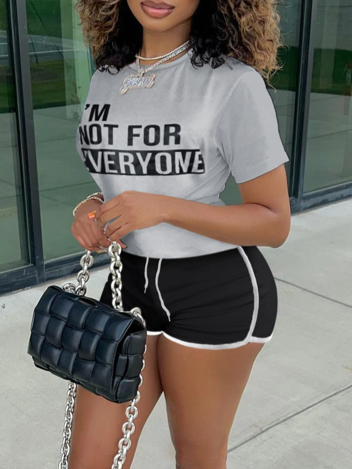 Женский летний комплект из футболки с круглым вырезом и шортов в полоску