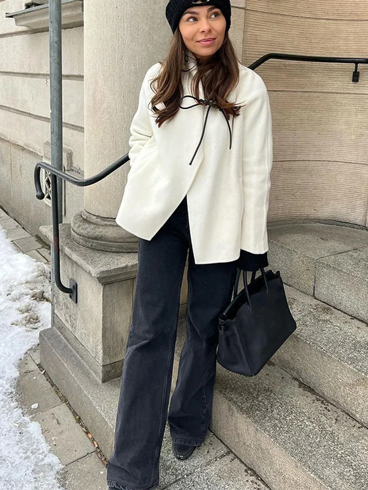 Женское твидовое пальто с бантом элегантное однотонное белое длинными рукавами