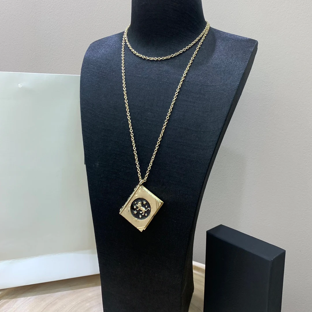 

Chevalier D 'Eon 2022 New Lion Book Necklace Star Number Necklace For Woman Fashion Jewelry Banquet Party free shipping items