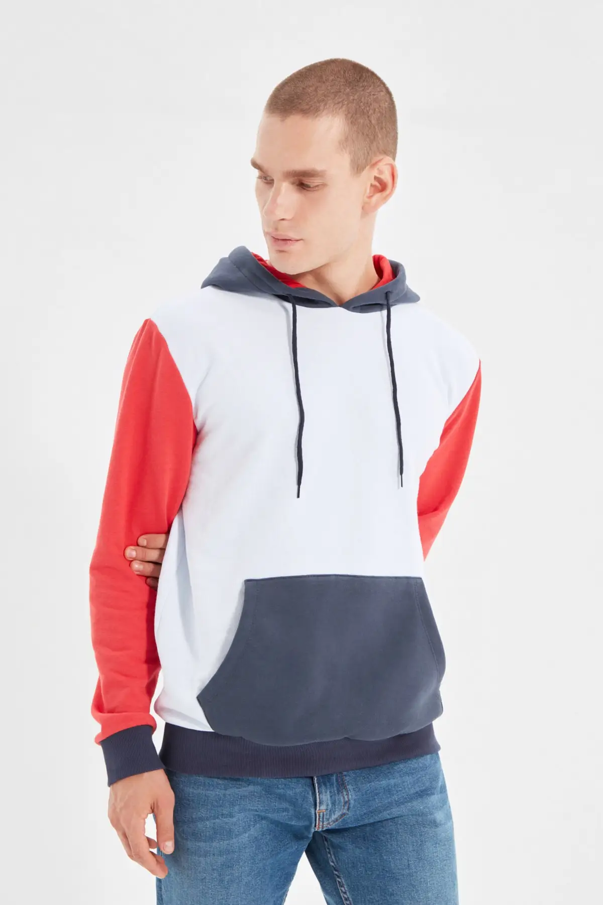 

Trendyol Men 'S Regular Fit Hooded Panelli Sweatshirt TMNAW22SW1091