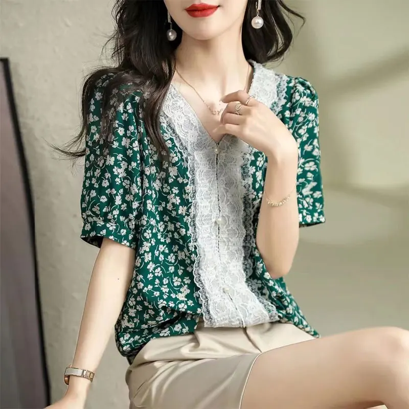 

Женская офисная блузка с разбитым цветочным принтом, летняя НОВАЯ шикарная однобортная Женская одежда с жемчугом, элегантная кружевная рубашка с V-образным вырезом