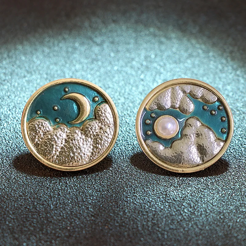 

SKEDS Retro Creative Starry Sky Enamel Brooch For Women Men Sun Moon Pearl Drip Oil Brooches Pins Palace Clothing Coat Jewelry