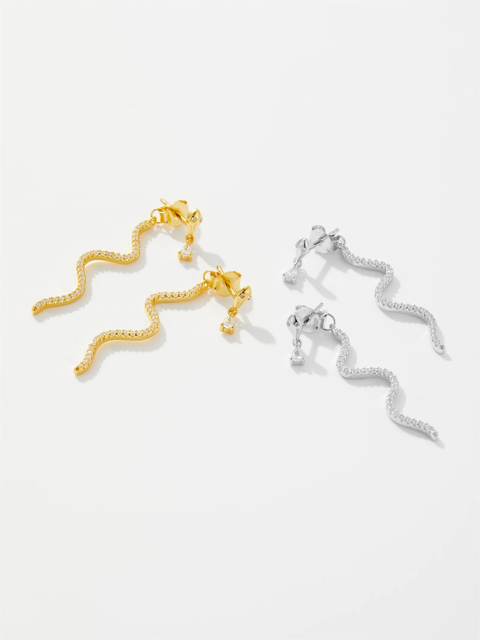 DPLAOPA новинка 925 года серебро 2023 пробы Золотая змея серьги-подвески с цирконом